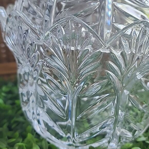 24% Lead Crystal Fifth Ave. Portico Covered Candy Dish - Picture 5 of 15